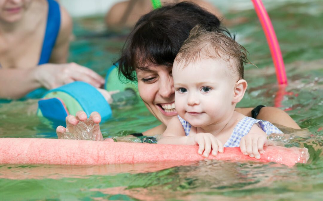 Bébé nageur : familiariser son enfant à l&rsquo;eau